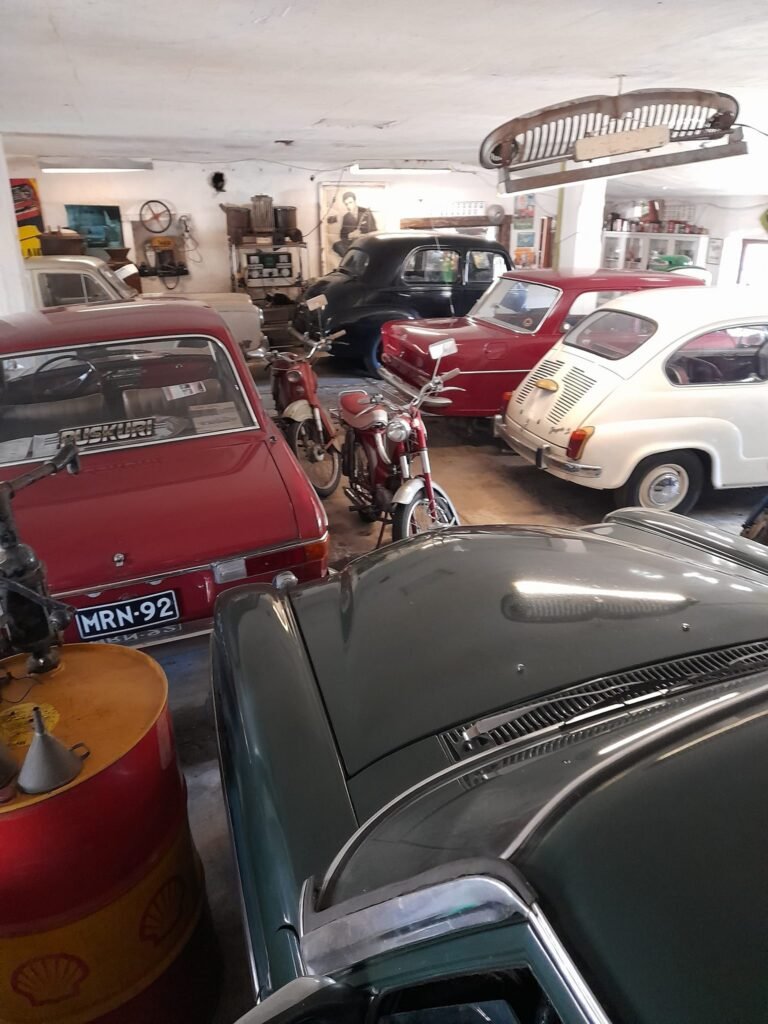 Perniön Nostalgia-automuseo