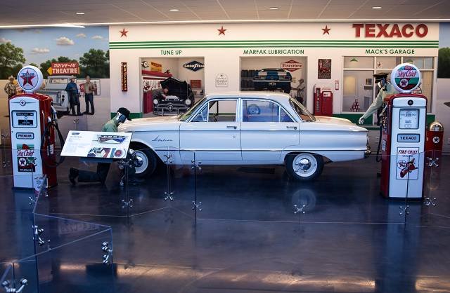 Woody’s Classic Car and Baseball Museum