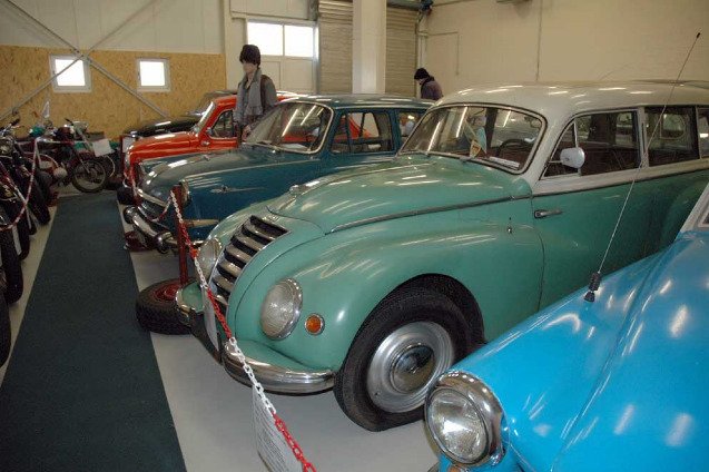 Mobile World of the “Ossies”