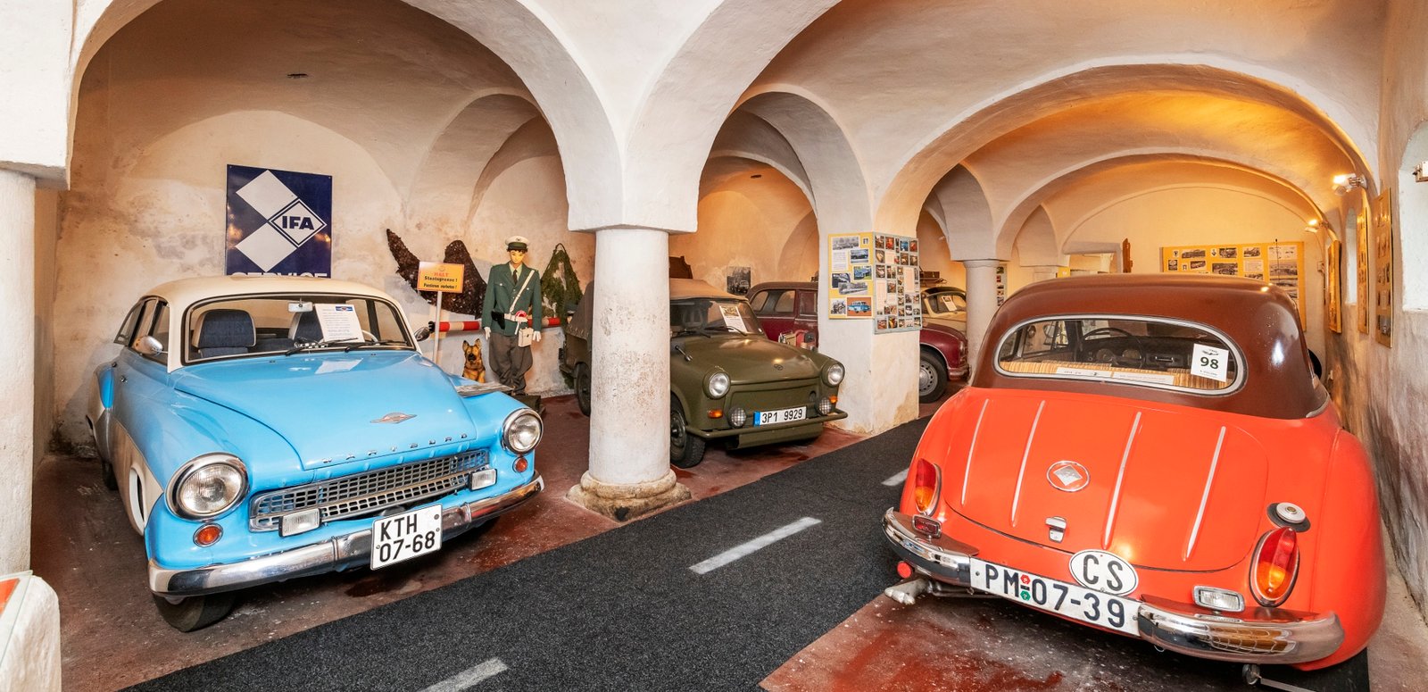 Two-Stroke Stories Showroom, Svobodnický dvůr