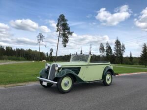 BMW 319 Cabriolet Makes An Appearance at LaitseRally Park